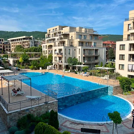Sorrento Pool View *