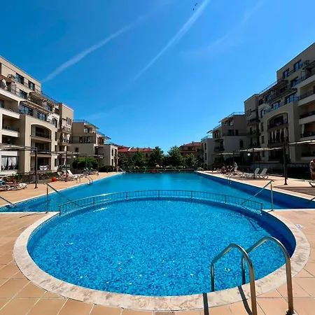 Sorrento Pool View